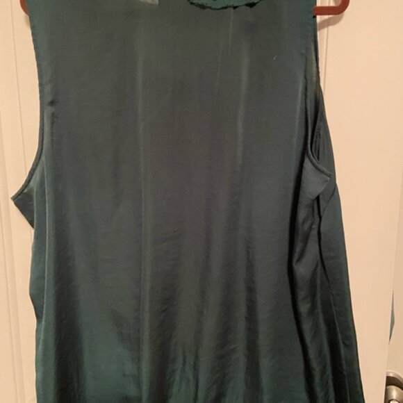 Dark green  tank. - Picture 3 of 3